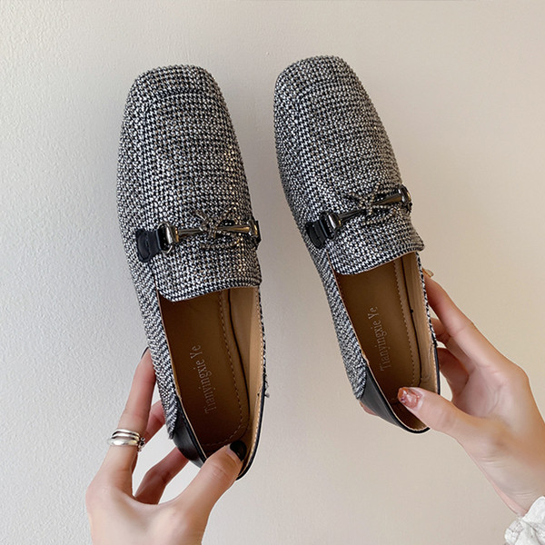 Laisvalaikio moteriški languoti batai su metaliniu elementu