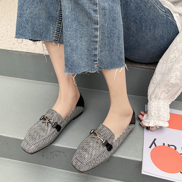 Laisvalaikio moteriški languoti batai su metaliniu elementu