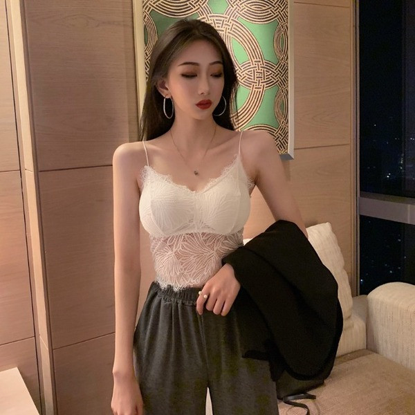 Sieviešu mežģīņu tops ar špica kakla izgriezumu un plānām lencītēm