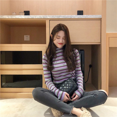 Csíkos női blúz félmagas gallérral