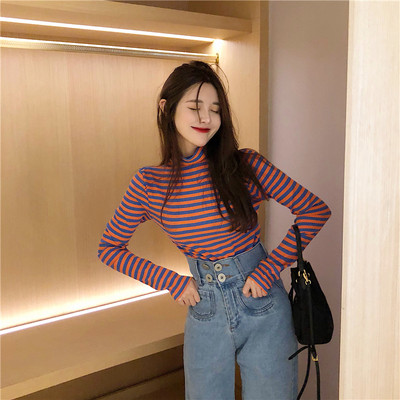 Csíkos női blúz félmagas gallérral