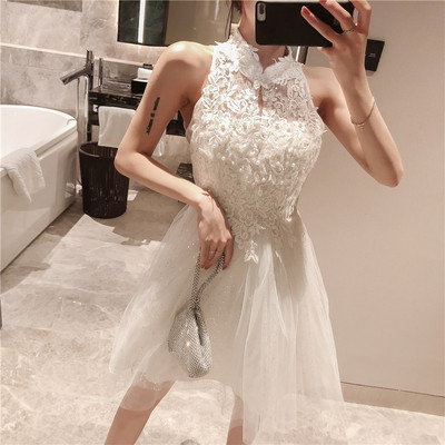 Κομψό γυναικείο φόρεμα με τούλι και δαντέλα