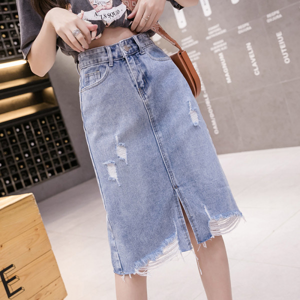 Naiste kõrge vöökoha, lõhiku ja rebenenud motiividega teksaseelik