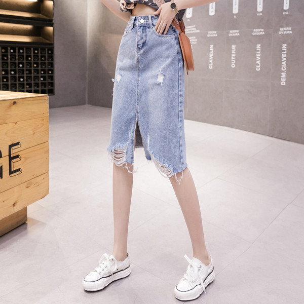 Naiste kõrge vöökoha, lõhiku ja rebenenud motiividega teksaseelik