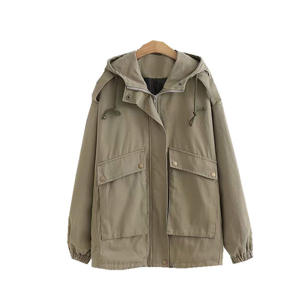 Sieviešu pavasara-rudens jakas plats modelis ar kapuci