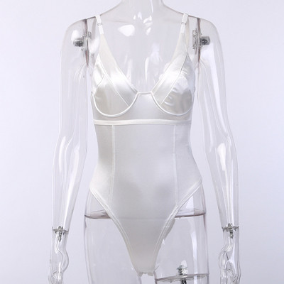 Μοντέρνο γυναικείο κορμάκι με V-λαιμόκοψη και λεπτές ιμάντες ώμου