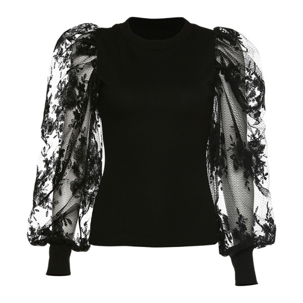 Modern női blúz ovális nyakkivágással és széles ujjú csipkével