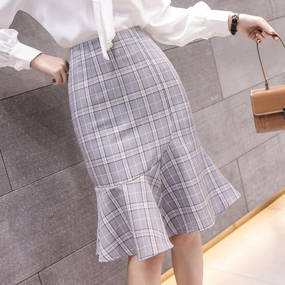 Rūtainu sieviešu svārku piegriezuma modelis ar augstu vidukli