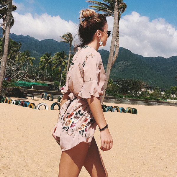 Salopetă casual de damă, cu mâneci scurte și model floral