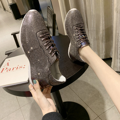 Alkalmi női tornacipő kövekkel