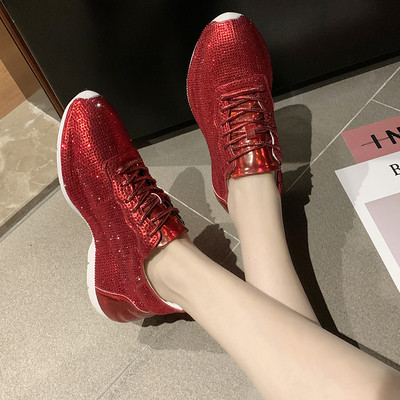 Alkalmi női tornacipő kövekkel