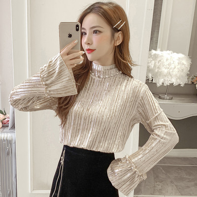 Κομψή γυναικεία μπλούζα με ψηλό κολάρο και πέρλες