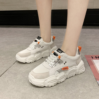 Modern női tornacipő magas lapos talppal