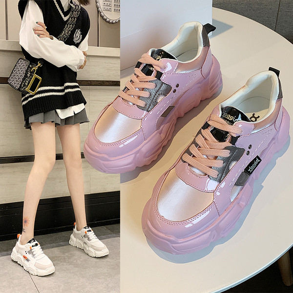 Modern női tornacipő magas lapos talppal