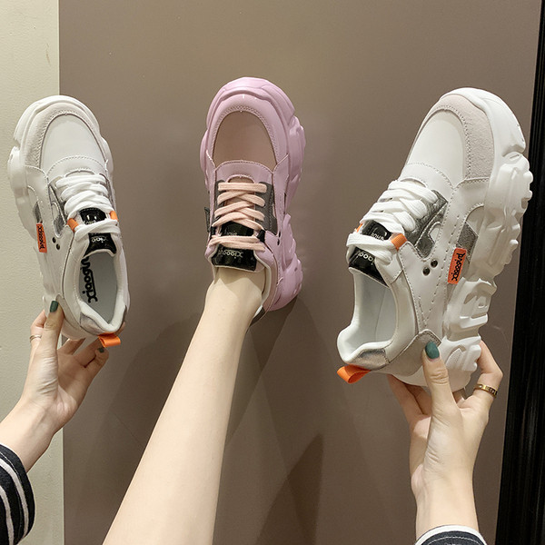 Modern női tornacipő magas lapos talppal