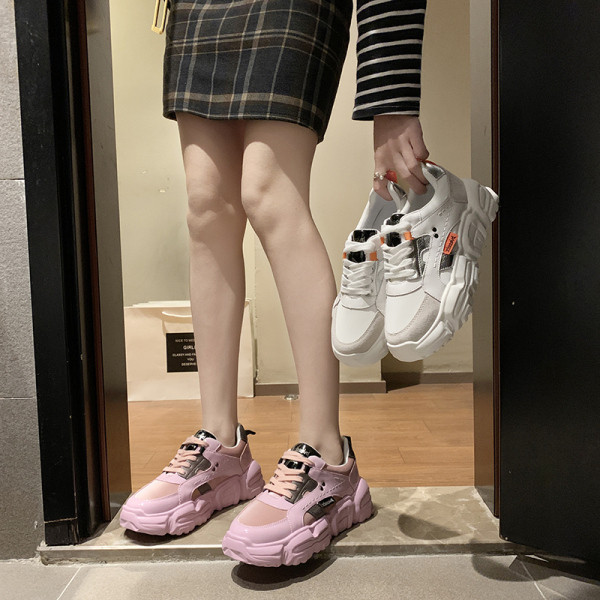 Modern női tornacipő magas lapos talppal