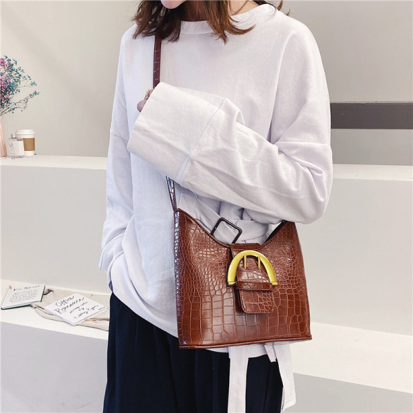 Jauna modeļa sieviešu soma no eko ādas ar metāla sprādzi