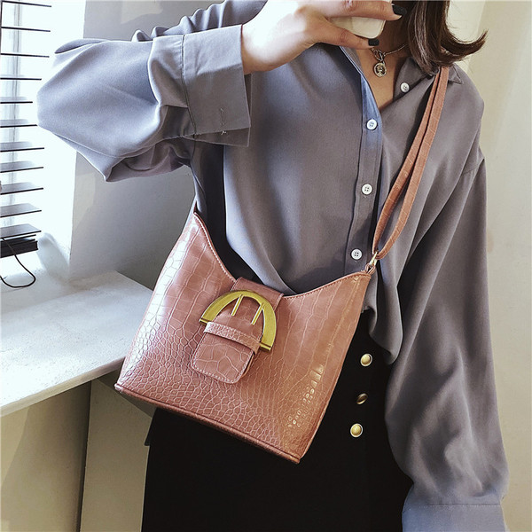 Jauna modeļa sieviešu soma no eko ādas ar metāla sprādzi