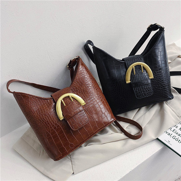 Jauna modeļa sieviešu soma no eko ādas ar metāla sprādzi