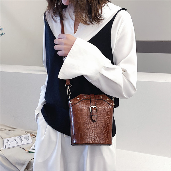 Stiilne kunstnahast pandlaga naistekott