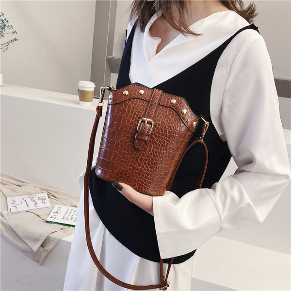 Stiilne kunstnahast pandlaga naistekott