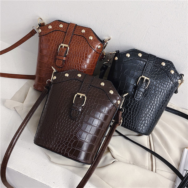 Stiilne kunstnahast pandlaga naistekott