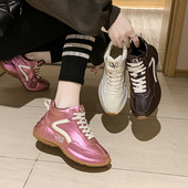 Αθλητικά γυναικεία  παπούτσια με κορδόνια και επίπεδη σόλα