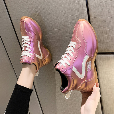 Αθλητικά γυναικεία  παπούτσια με κορδόνια και επίπεδη σόλα