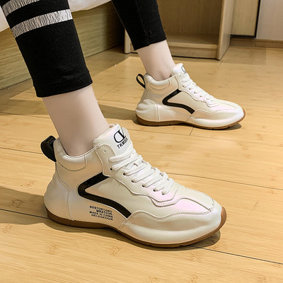 Αθλητικά γυναικεία  παπούτσια με κορδόνια και επίπεδη σόλα