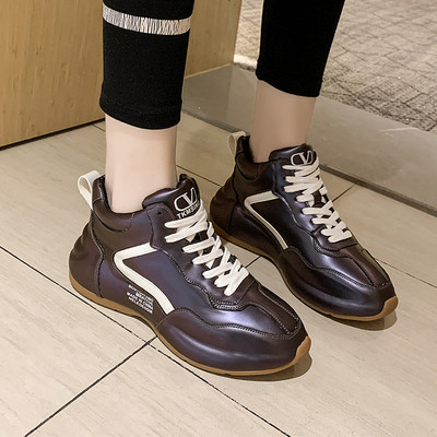 Αθλητικά γυναικεία  παπούτσια με κορδόνια και επίπεδη σόλα