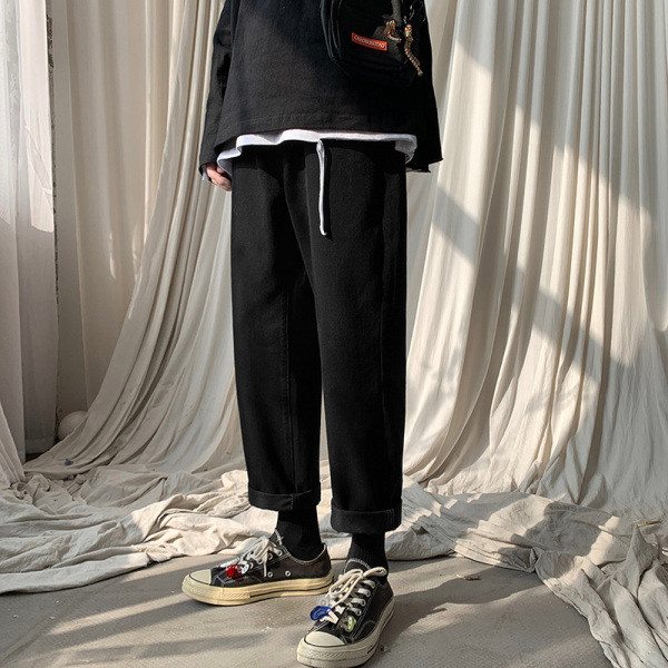 Ανδρικό μοντέλο μπλε τζιν - κλασικό μοντέλο