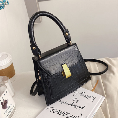 Ikdienas sieviešu soma ar rokturi un metāla aizdari