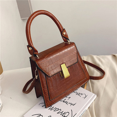 Ikdienas sieviešu soma ar rokturi un metāla aizdari