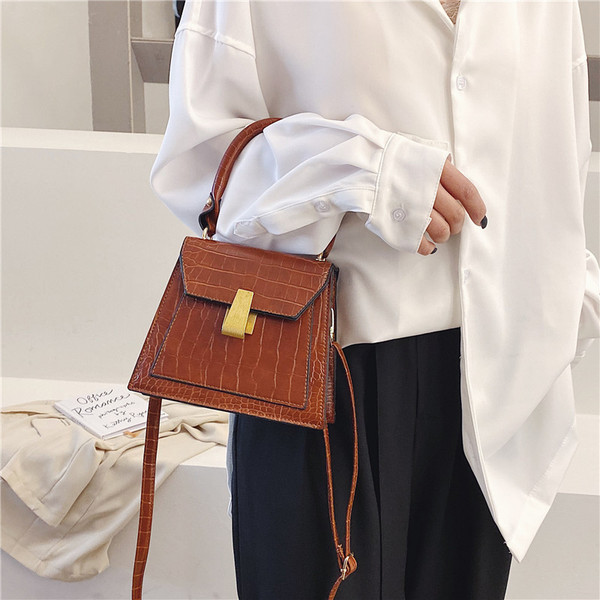 Ikdienas sieviešu soma ar rokturi un metāla aizdari