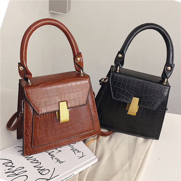 Ikdienas sieviešu soma ar rokturi un metāla aizdari