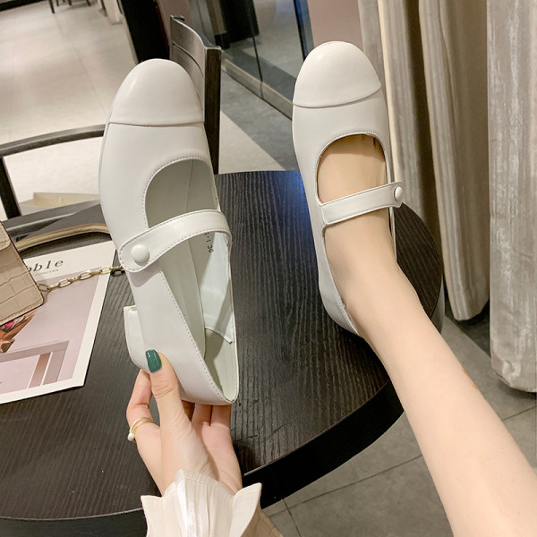 Καθημερινά γυναικεία παπούτσια με χοντρό τακούνι