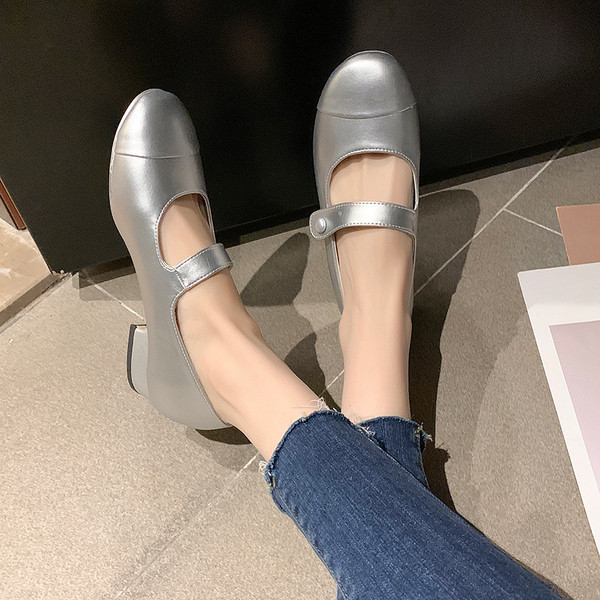 Καθημερινά γυναικεία παπούτσια με χοντρό τακούνι