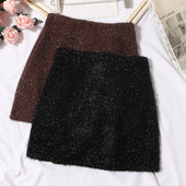 Pašreizējie sieviešu īsie svārki ar rāvējslēdzēju un augstu vidukli