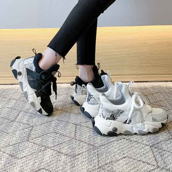 Μοντέρνα γυναικεία αθλητικά πάνινα παπούτσια