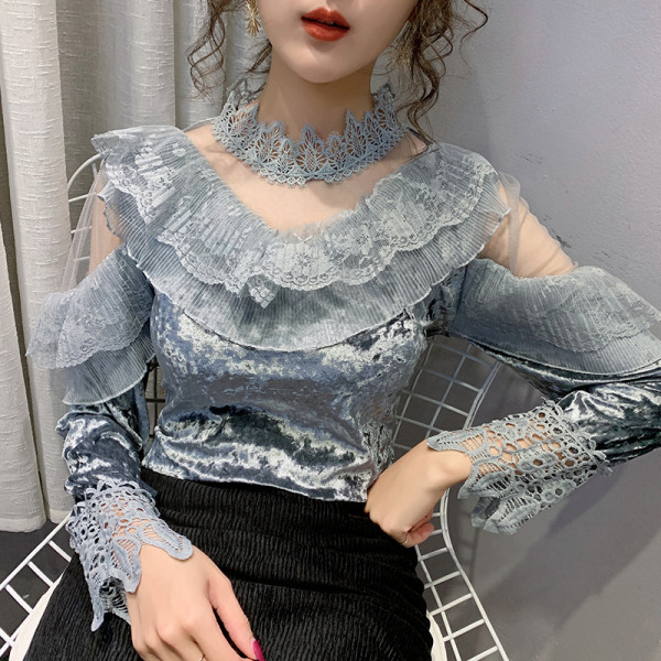 Μοντέρνα γυναικεία βελούδινη μπλούζα με δαντέλα