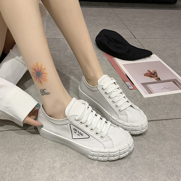 Λευκά γυναικεία αθλητικά παπούτσια με ψηλή πλατφόρμα