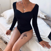 Lezser fekete női body hosszú ujjal és szögletes nyakkivágással