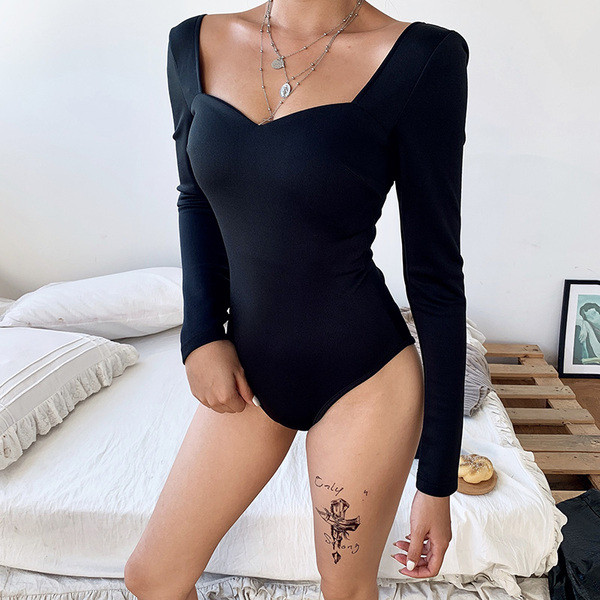 Lezser fekete női body hosszú ujjal és szögletes nyakkivágással