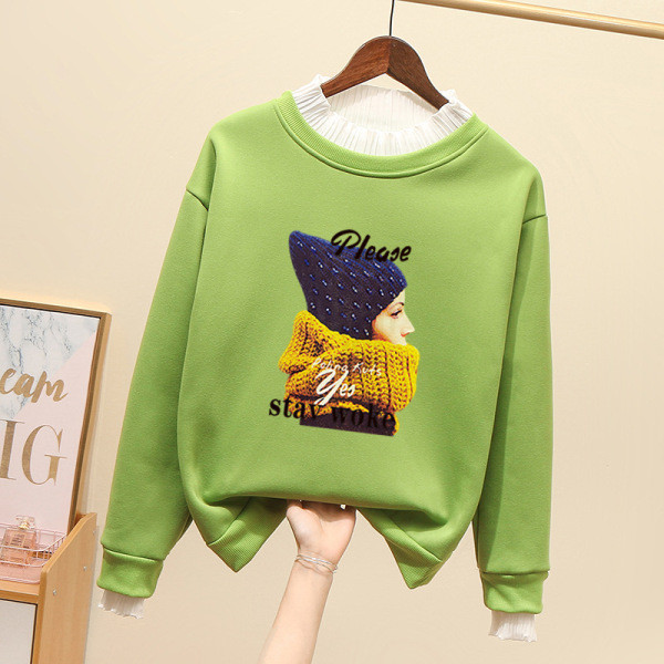 Καθημερινή γυναικεία μπλούζα με εφαρμογή και χαμηλό κολάρο