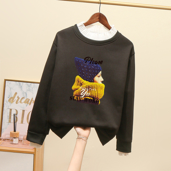 Καθημερινή γυναικεία μπλούζα με εφαρμογή και χαμηλό κολάρο