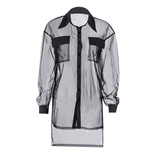 Ilgų permatomų marškinėlių platus modelis su klasikine apykakle ir sagomis