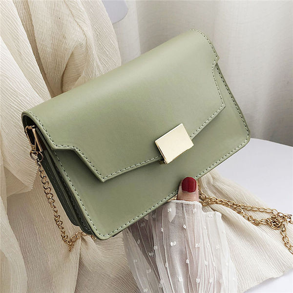 Γυναικεία καθημερινή τσάντα με μεταλλική αλυσίδα