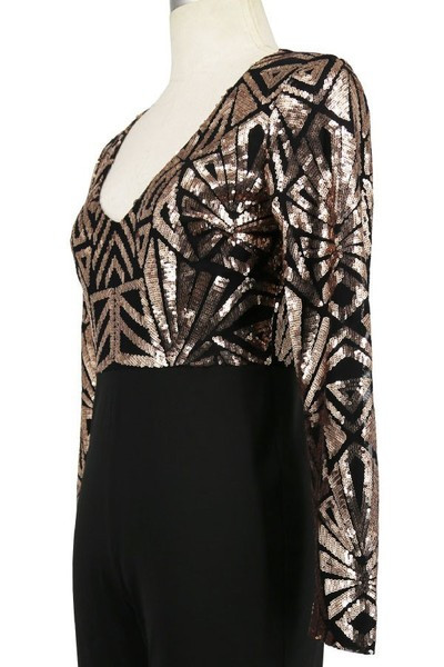 Stílusos női overall ovális nyakkivágással és flitterekkel, fekete színben