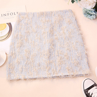 Dabartinis moteriškas sijono modelis trumpas aukštu liemeniu