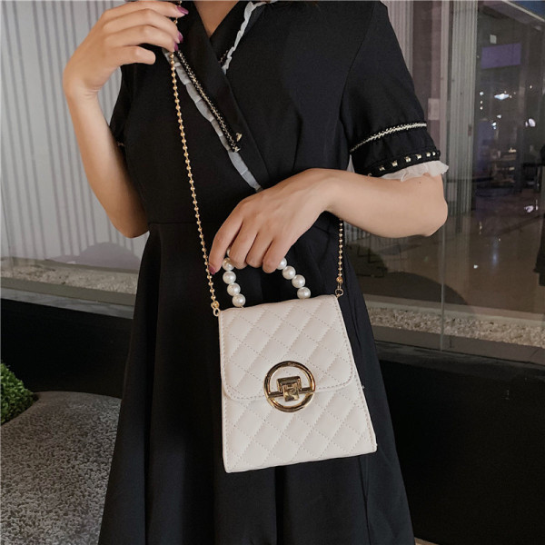 Stilīga sieviešu soma ar pērlēm un metāla ķēdīti